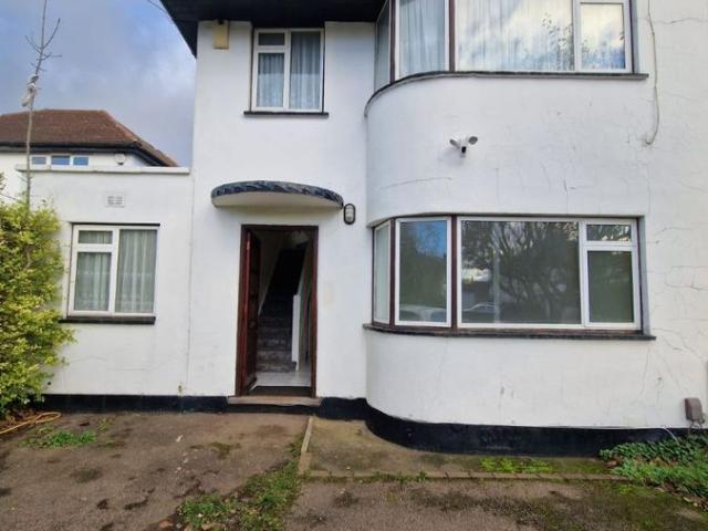 Willow Road, Enfield EN1, 4 bed semi detached house to rent, £2,500 pcm | PrimeLocation