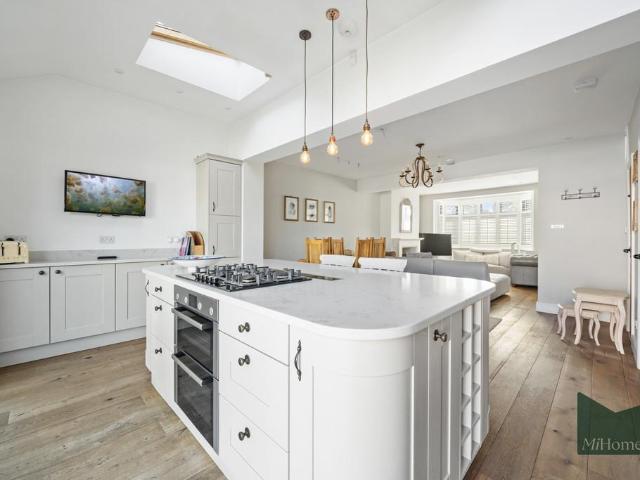 Willow Road, Enfield 4 bed semi detached house to rent £3,100 pcm £715 pw