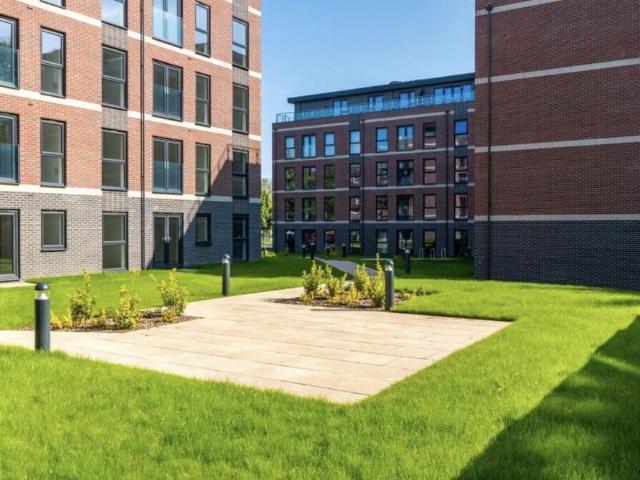 Willow Road, Leeds, LS4 1 bed apartment to rent £1,025 pcm £237 pw