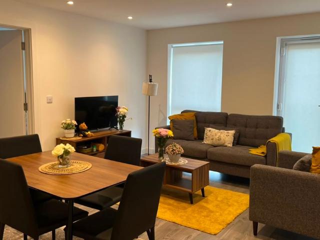 Willow Road, Leeds LS4, 2 bed flat to rent, £1,200 pcm | PrimeLocation