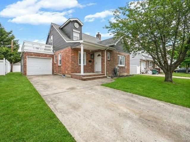Willow Rd, New Hyde Park, Home For Sale