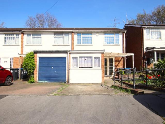 Willow Wood Crescent, London, SE25 5 bed semi detached house to rent £2,400 pcm £554 pw