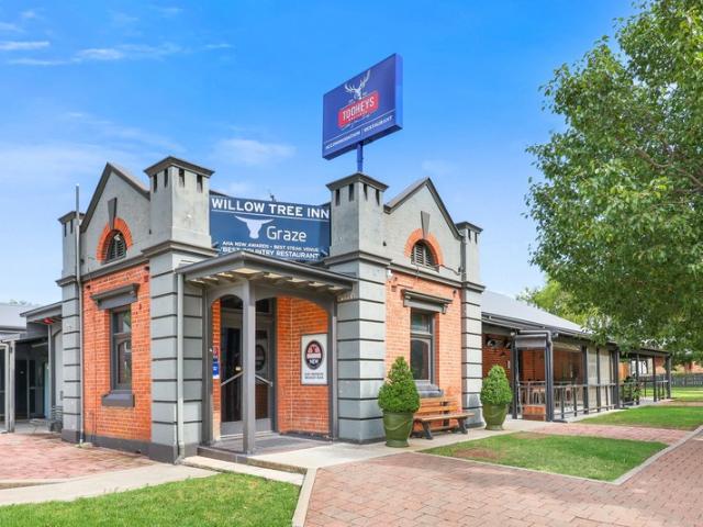 Willow Tree Inn, Willow Tree