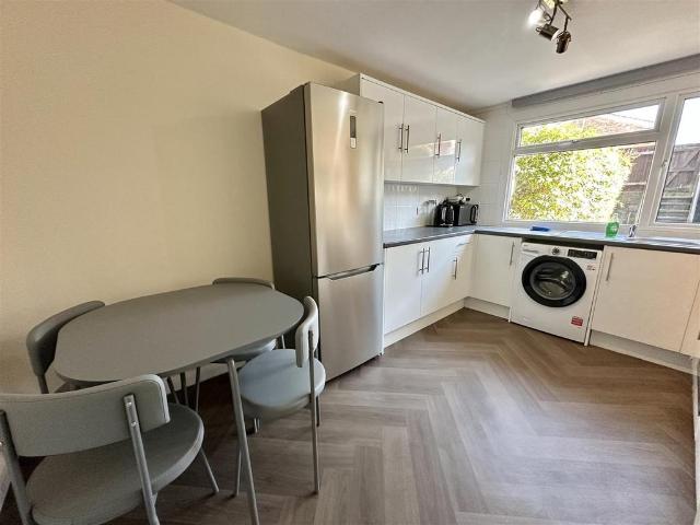 Willow Tree Road, Tunbridge Wells 1 bed in a house share to rent £675 pcm £156 pw