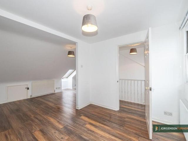 Willow Vale, Shepherds Bush, W12 3 bed maisonette to rent £3,200 pcm £738 pw