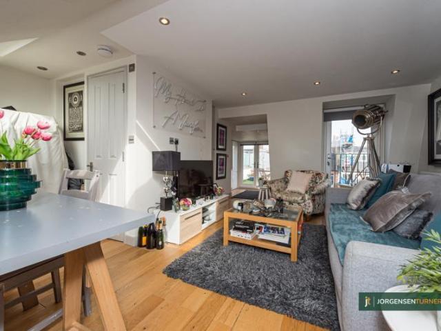 Willow Vale, Shepherds Bush, W12 2 bed flat to rent £2,495 pcm £576 pw