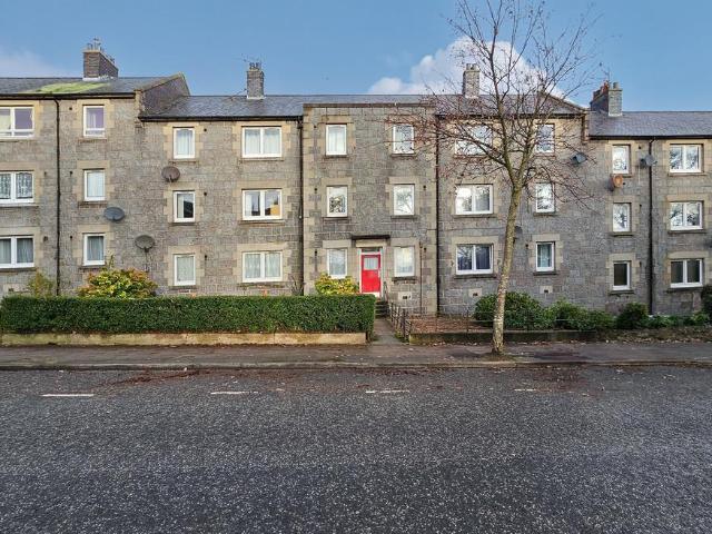 Willowbank Road Flat D, Aberdeen 3 bed apartment to rent £1,050 pcm £242 pw