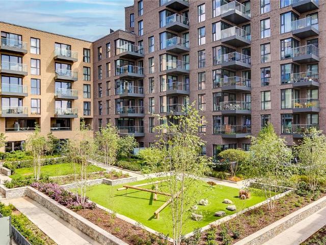 Willowbrook House, Coster Avenue. 2 bed flat to rent £3,200 pcm £738 pw