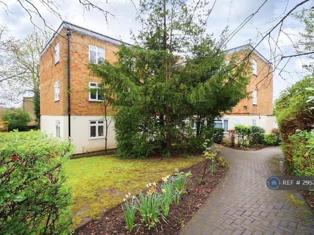 Willowmead Close, Ealing, W5 3 bed flat to rent £2,800 pcm £646 pw