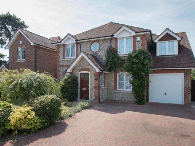 Willowmead Close, Runcton 5 bed house to rent £2,025 pcm £467 pw