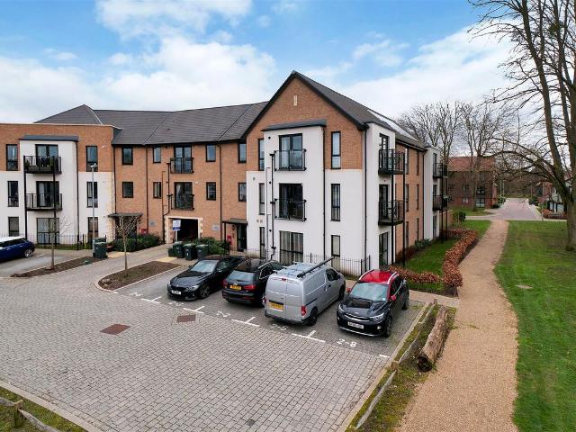 Wills Crescent, Leybourne, West Malling ME19, 2 bed flat to rent, £1,575 pcm | PrimeLocation