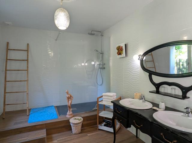 Willst du dein Leben verändern? Was, wenn diese Villa in Frankreich für dich gemacht wurde?