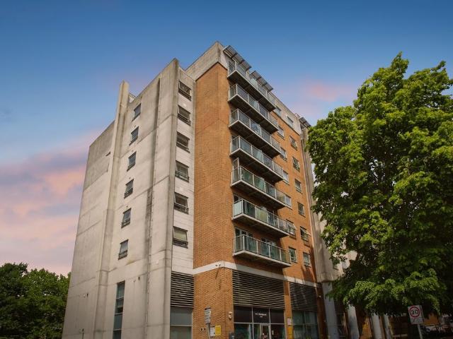 Wilmington Close, Watford WD18, 2 bed flat to rent, £1,750 pcm | PrimeLocation