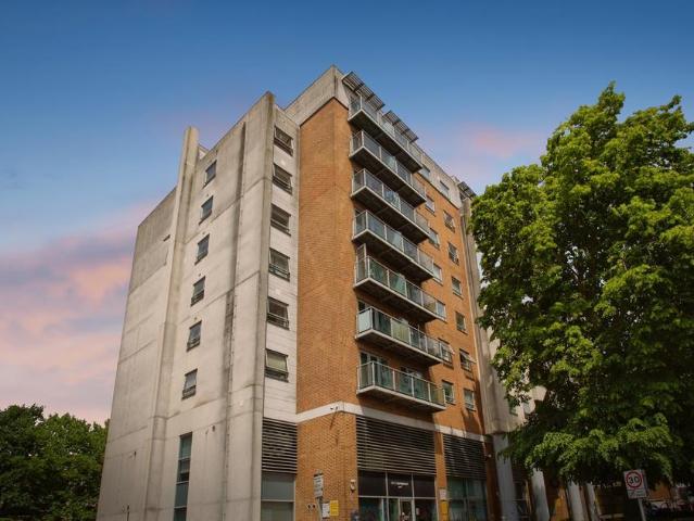 Wilmington Close, Watford, WD18 2 bed flat to rent £1,750 pcm £404 pw