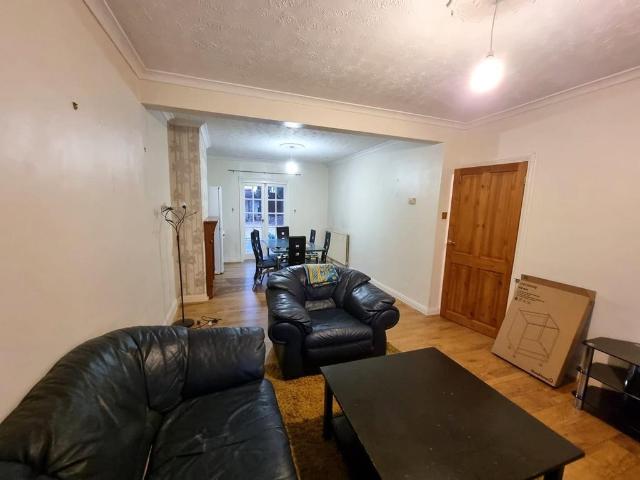 Wilmington Gardens, London, IG11 9TS, United Kingdom | 3 bed townhouse for rent #135186551 | Rentberry