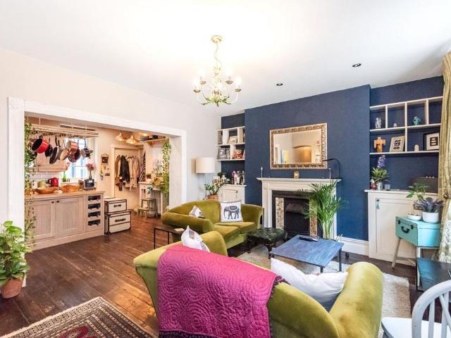 Wilmington Square, London, WC1X 2 bed apartment to rent £3,497 pcm £807 pw
