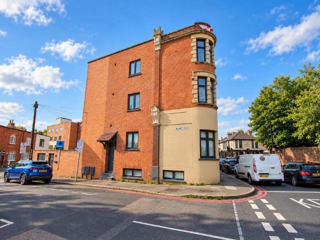Wilmot Road, Carshalton SM5 2 bed maisonette to rent £1,650 pcm £381 pw