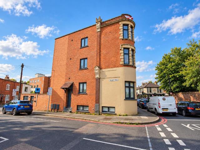 Wilmot Road, Carshalton SM5, 2 bed maisonette to rent, £1,725 pcm | PrimeLocation