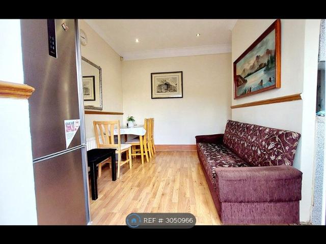 Wilmot Rd, London E10, 2 bed terraced house to rent, £2,200 pcm | PrimeLocation