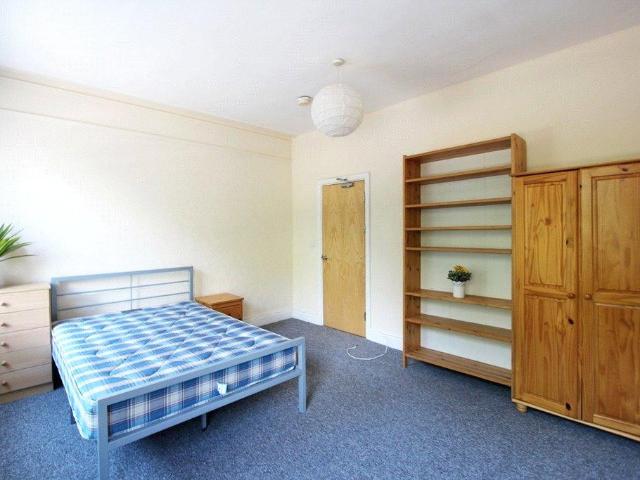 Wilmslow Road, Manchester, Greater. 5 bed flat to rent £1,950 pcm £450 pw
