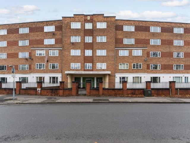 Parrs Wood Court Wilmslow Road, Didsbury, Manchester M20, 2 bed flat to rent, £1,150 pcm | PrimeLocation