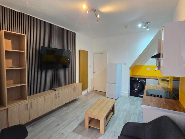 Wilmslow Road, Manchester M14, 4 bed flat to rent, £1,650 pcm | PrimeLocation