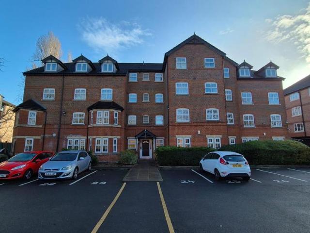 Wilmslow Road, Manchester M20 2 bed flat to rent £629 pcm £145 pw
