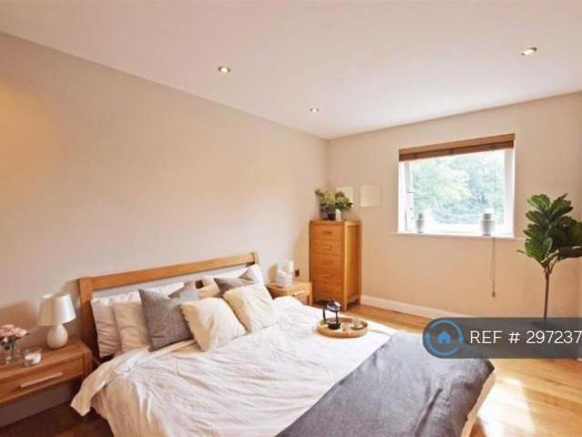 Wilmslow Road, Manchester, M20 2 bed flat to rent £1,475 pcm £340 pw