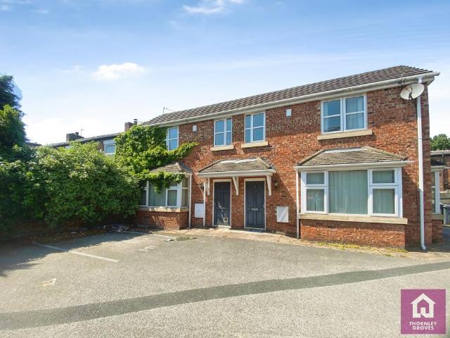Wilmslow Road, Didsbury Village. 2 bed semi detached house to rent £1,500 pcm £346 pw