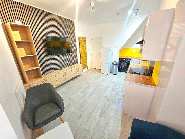 Wilmslow Road, Fallowfield, Manchester, M14
