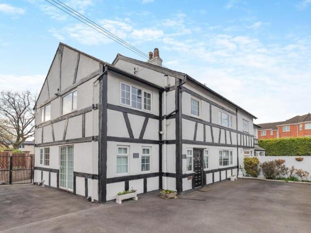 Wilmslow Road, Wilmslow SK9 1 bed semi detached house to rent £800 pcm £185 pw