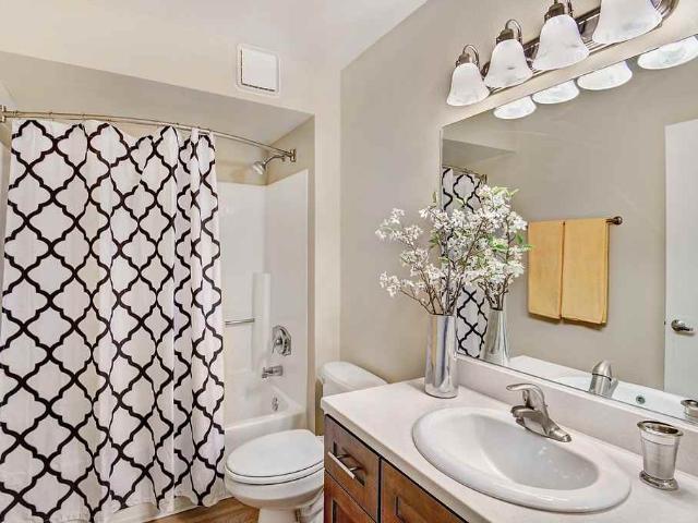 Wilshire Promenade 2 Bedroom Apartment for Rent at 141 W Wilshire Ave, Fullerton, CA 92832 Downtown Fullerton