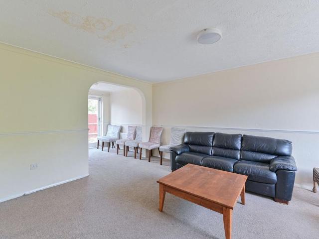 Wilson Avenue, Mitcham, CR4 4 bed house to rent £2,900 pcm £669 pw