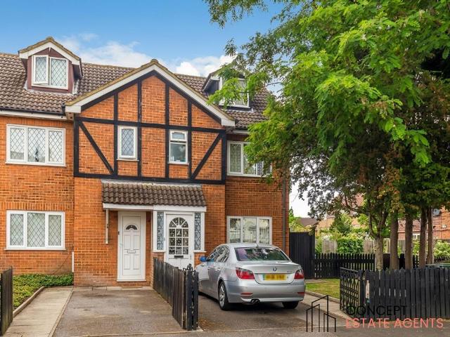 Wilson Avenue, Mitcham, CR4 4 bed terraced house to rent £2,900 pcm £669 pw
