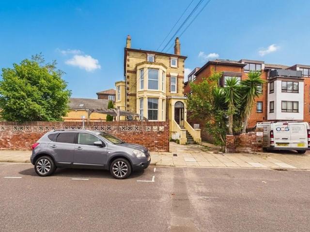 Wilson Grove, Southsea 2 bed flat to rent £1,300 pcm £300 pw