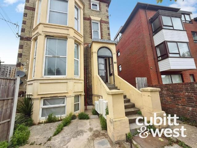 Wilson Grove Southsea PO5 2 bed apartment to rent £1,300 pcm £300 pw