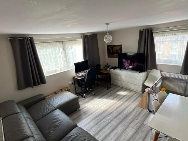 Wilson Street, Southgate N21, 1 bed flat to rent, £1,600 pcm | PrimeLocation