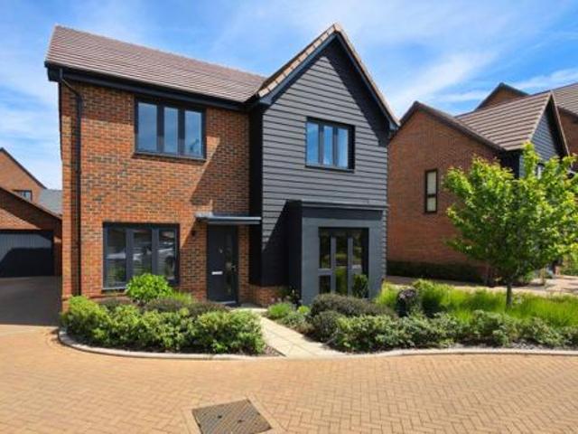 Wilson Row, Crowthorne, 4 Bedroom Detached