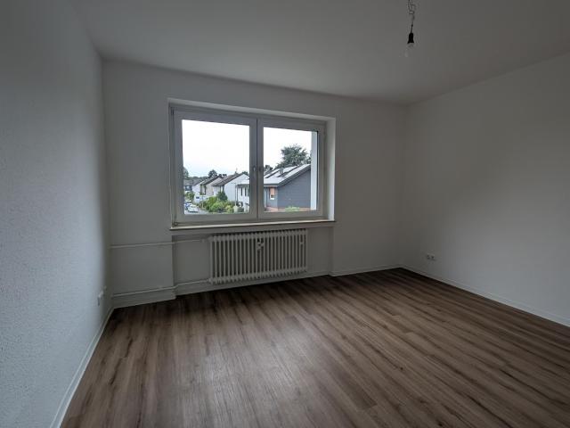 Wir modernisieren 2 Raumwohnung mit Balkon in Angerhausen