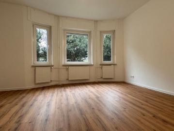 Wir modernisieren für Sie! Attraktive 3 Zi. Whg. + Mansarde am Schlosspark!