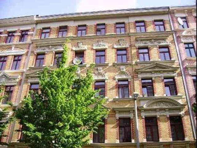 Wir sanieren. 2 Zimmer mit Balkon