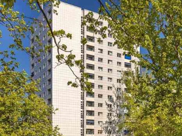 Wir sanieren diese tolle 2 Raum Wohnung mit schöner Aussicht!