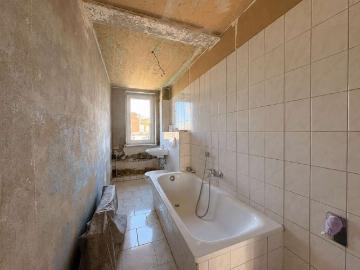 Wir sanieren für Sie! 4 Zimmer mit Balkon und großer Küche!
