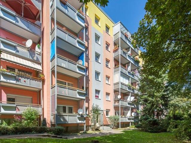 Wir sanieren für Sie: 3 Zimmerwohnung mit Balkon und Aufzug in oberster Etage!