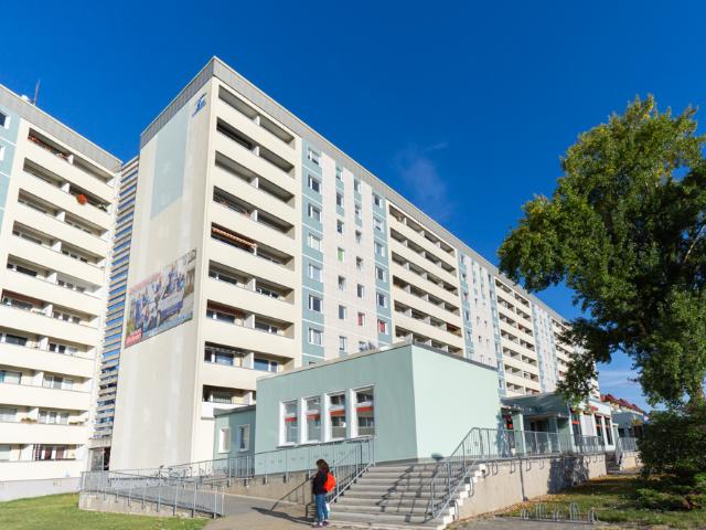 Wir sanieren für Sie! Moderne 2 Raum Wohnung mit Dusche und Balkon