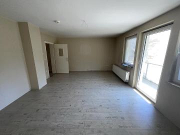 Wir renovieren für Sie! 4 Zimmerwohnung mit Balkon