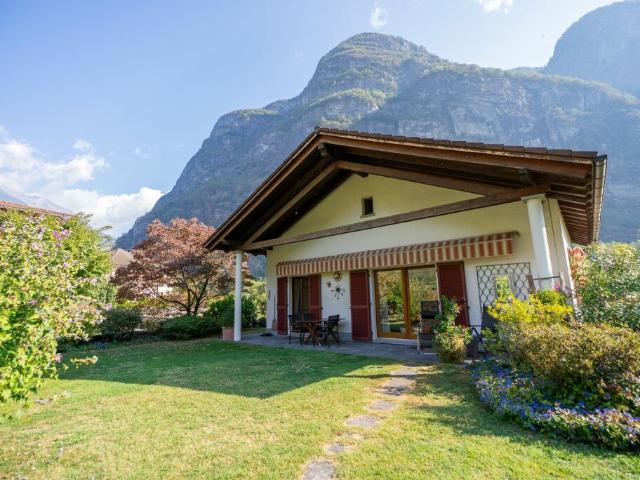 Wir verkaufen ein Einfamilienhaus in Cevio in ruhiger Lage