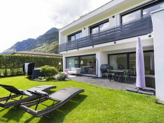 Wir verkaufen eine moderne und komfortable Villa mit Garten