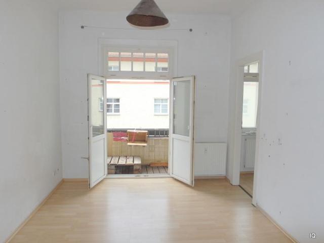 Wird noch hergerichtet, Einzug ab Oktober 2026 möglich * 2 Zimmer Singlewohnung mit kleinem Balkon