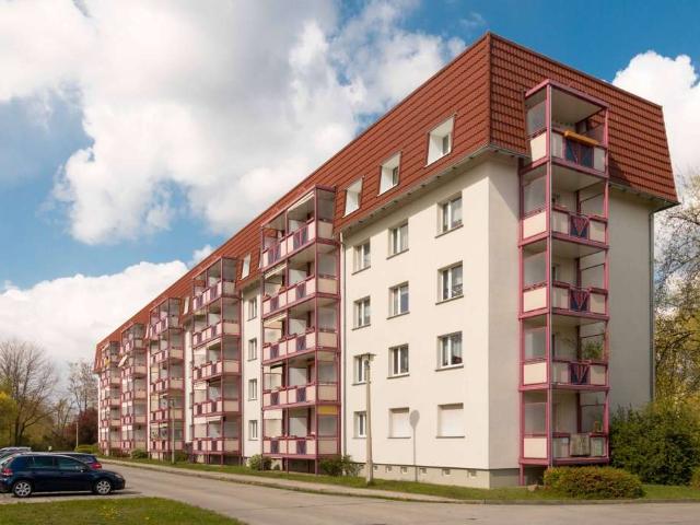 Wird einzugsbereit mit neuer Einbauküche übergeben!